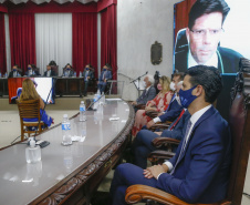 O governador Carlos Massa Ratinho Junior participou nesta quarta-feira (27) da posse da nova mesa diretora do Tribunal de Contas do Paraná (TCE), eleita em dezembro no passado para o comando do órgão de controle no biênio 2020-2021. O conselheiro Fabio Camargo assume a presidência do TCE no lugar de Nestor Baptista, Ivan Bonilha passa a ocupar a vice-presidência e Fernando Guimarães o cargo de corregedor-geral.  Foto: Jonathan Campos/AEN