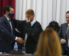 O governador Carlos Massa Ratinho Junior participou nesta quarta-feira (27) da posse da nova mesa diretora do Tribunal de Contas do Paraná (TCE), eleita em dezembro no passado para o comando do órgão de controle no biênio 2020-2021. O conselheiro Fabio Camargo assume a presidência do TCE no lugar de Nestor Baptista, Ivan Bonilha passa a ocupar a vice-presidência e Fernando Guimarães o cargo de corregedor-geral.  Foto: Jonathan Campos/AEN
