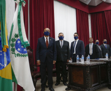 O governador Carlos Massa Ratinho Junior participou nesta quarta-feira (27) da posse da nova mesa diretora do Tribunal de Contas do Paraná (TCE), eleita em dezembro no passado para o comando do órgão de controle no biênio 2020-2021. O conselheiro Fabio Camargo assume a presidência do TCE no lugar de Nestor Baptista, Ivan Bonilha passa a ocupar a vice-presidência e Fernando Guimarães o cargo de corregedor-geral.  Foto: Jonathan Campos/AEN