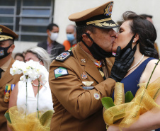 O governador Carlos Massa Ratinho Junior participou nesta sexta-feira (29) da troca do comando-geral do Corpo de Bombeiros do Paraná. Depois de dois anos como comandante, o coronel Samuel Prestes dá lugar ao coronel Gerson Gross, que até então respondia pelo comando da Academia Policial Militar do Guatupê.  -  Curitiba, 29/01/2021  -  Foto: Jonathan Campos/AEN