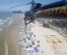 Em 45 dias de atuação no Litoral, na temporada Verão Consciente, o Batalhão de Polícia Militar de Operações Aéreas (BPMOA) realizou mais de 100 missões e o atendimento de 39 vítimas.  - Foto: Divulgação BPMOA/SESP