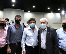 Foz do Iguaçu e Cascavel, no Oeste do Estado, agora têm representações locais da Invest Paraná, agência do promoção e prospecção de novos negócios e investimentos no Estado. A oficialização dessas novas representações foi feita pelo vice-governador Darci Piana nesta quinta-feira (4). Ele assinou termos de cooperação com representantes dos dois municípios.Foto: Camila Tonett