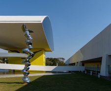 O Museu Oscar Niemeyer (MON) será uma ótima opção de entretenimento seguro neste inusitado Carnaval 2021, que acontecerá durante a pandemia, com festas e feriado cancelados e medidas restritivas em vigor. -  Foto: Marcello Kawase/MON