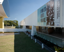 O Museu Oscar Niemeyer (MON) será uma ótima opção de entretenimento seguro neste inusitado Carnaval 2021, que acontecerá durante a pandemia, com festas e feriado cancelados e medidas restritivas em vigor. -  Foto: Marcello Kawase/MON