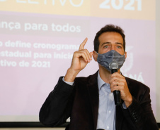 Educação apresenta cronograma da rede estadual para volta às aulas, Secretário Educação Renato Feder, Gláucio Dias e Nestor Werner Junior.Foto Gilson Abreu/AEN