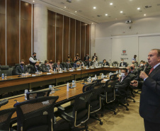O presidente da cooperativa Lar, Irineo da Costa Rodrigues, apresentou nesta quarta-feira (10) ao governador Carlos Massa Ratinho Junior e aos secretários de Estado um plano de investimento de R$ 2,412 bilhões até 2024 na suinocultura e na avicultura, com previsão de dobrar a quantidade de funcionários diretos e alcançar 26 mil contratados. -  Curitiba, 10/02/2021  -  Foto: Jonathan Campos/AEN