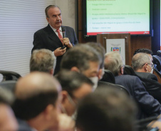 O presidente da cooperativa Lar, Irineo da Costa Rodrigues, apresentou nesta quarta-feira (10) ao governador Carlos Massa Ratinho Junior e aos secretários de Estado um plano de investimento de R$ 2,412 bilhões até 2024 na suinocultura e na avicultura, com previsão de dobrar a quantidade de funcionários diretos e alcançar 26 mil contratados. -  Curitiba, 10/02/2021  -  Foto: Jonathan Campos/AEN
