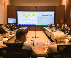 Deputados, prefeitos e lideranças do Sudoeste participaram de reunião sobre a revitalização da PRC-280 e a inclusão da rodovia no pacote de concessões do Governo Federal. O encontro contou com o vice-governador Darci Piana, o chefe da Casa Civil, Guto Silva; o secretário estadual de Infraestrutura e Logística, Sandro Alex, e o diretor-geral do DER-PR, Fernando Furiatti.  Foto: Guilherme Flores