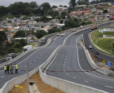 O governador Carlos Massa Ratinho Junior participou nesta quinta-feira (11) da inauguração do viaduto de acesso a Piraí do Sul e ao Santuário Nossa Senhora das Brotas, nos Campos Gerais. Ele está localizado no km 256 da PR-151 e foi construído em apenas dez meses pela concessionária CCR RodoNorte, que administra a ligação entre Ponta Grossa e Jaguariaíva.