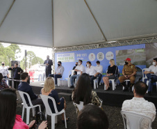 O governador Carlos Massa Ratinho Junior participou nesta quinta-feira (11) da inauguração do viaduto de acesso a Piraí do Sul e ao Santuário Nossa Senhora das Brotas, nos Campos Gerais. Ele está localizado no km 256 da PR-151 e foi construído em apenas dez meses pela concessionária CCR RodoNorte, que administra a ligação entre Ponta Grossa e Jaguariaíva.
