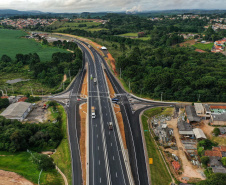 O governador Carlos Massa Ratinho Junior participou nesta quinta-feira (11) da inauguração do viaduto de acesso a Piraí do Sul e ao Santuário Nossa Senhora das Brotas, nos Campos Gerais. Ele está localizado no km 256 da PR-151 e foi construído em apenas dez meses pela concessionária CCR RodoNorte, que administra a ligação entre Ponta Grossa e Jaguariaíva.Foto: Alessandro Vieira/AEN