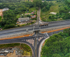 O governador Carlos Massa Ratinho Junior participou nesta quinta-feira (11) da inauguração do viaduto de acesso a Piraí do Sul e ao Santuário Nossa Senhora das Brotas, nos Campos Gerais. Ele está localizado no km 256 da PR-151 e foi construído em apenas dez meses pela concessionária CCR RodoNorte, que administra a ligação entre Ponta Grossa e Jaguariaíva.Foto: Alessandro Vieira/AEN