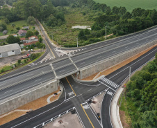 O governador Carlos Massa Ratinho Junior participou nesta quinta-feira (11) da inauguração do viaduto de acesso a Piraí do Sul e ao Santuário Nossa Senhora das Brotas, nos Campos Gerais. Ele está localizado no km 256 da PR-151 e foi construído em apenas dez meses pela concessionária CCR RodoNorte, que administra a ligação entre Ponta Grossa e Jaguariaíva.Foto: Alessandro Vieira/AEN