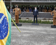 O governador Carlos Massa Ratinho Junior participou nesta sexta-feira (12) da cerimônia de posse do coronel Hudson Leôncio Teixeira como Comandante-Geral da Polícia Militar do Paraná. O ex-comandante, coronel Péricles de Matos, foi para a reserva remunerada da corporação. A cerimônia aconteceu na Academia Militar do Guatupê, em São José dos Pinhais, na Região Metropolitana de Curitiba.