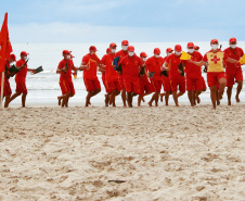 Corpo de Bombeiros forma nova turma de guarda-vidas militares  -  Foto: Divulgação SESP-PR