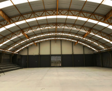Engenheiros da Cohapar retomaram neste ano o trabalho de fiscalização das obras de reformas de escolas paranaenses. A iniciativa faz parte de um termo de cooperação técnica firmado em 2019 pela companhia com o Instituto Paranaense de Desenvolvimento Educacional (Fundepar), vinculado à Secretaria de Estado da Educação, e já abrange ações de melhorias em 101 unidades da rede estadual de ensino. 