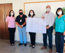 Representantes da Cohapar e da prefeitura de Marumbi se reuniram nesta semana para debater o procedimento de seleção das famílias que vão morar nas 50 casas populares que estão sendo construídas pelo Governo do Estado na cidade. Foto: Cohapar