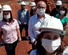 Representantes da Cohapar e da prefeitura de Marumbi se reuniram nesta semana para debater o procedimento de seleção das famílias que vão morar nas 50 casas populares que estão sendo construídas pelo Governo do Estado na cidade. Foto: Cohapar