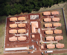 O governador Carlos Massa Ratinho Junior vistoria as obras do Condomínio do Idoso de Foz do Iguaçu. 