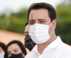 O governador Carlos Massa Ratinho Junior vistoria as obras do Condomínio do Idoso de Foz do Iguaçu. 