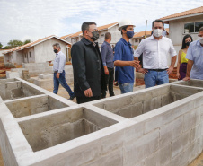O governador Carlos Massa Ratinho Junior vistoria as obras do Condomínio do Idoso de Foz do Iguaçu. 
