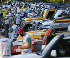 O governador Carlos Massa Ratinho Junior participou nesta quarta-feira (17) da largada oficial do 27º Rally Transparaná, uma das maiores competições off-road da América Latina, no Parque Nacional do Iguaçu, em Foz do Iguaçu. 