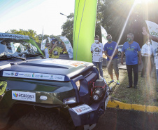 O governador Carlos Massa Ratinho Junior participou nesta quarta-feira (17) da largada oficial do 27º Rally Transparaná, uma das maiores competições off-road da América Latina, no Parque Nacional do Iguaçu, em Foz do Iguaçu. 