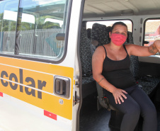 Governo do Paraná Através da Fomento Paraná Libera Recursos para Transportes Escolares. Greicy Kelly Ferreira tem uma van escolar e presta serviço para pais e alunos da rede estadual e municipal em Curitiba. - Curitiba, 17/02/2021  -   Foto: Ari Dias/AEN