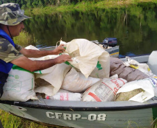 O Instituto Água e Terra (IAT) finaliza os trâmites legais para a doação de um barco e um motor de popa ao 3º Pelotão da 4ª Companhia do Batalhão de Polícia Ambiental ? Força Verde (BPAmb).   -  Foto: Divulgação SEDEST/IAT