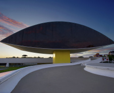 O Museu Oscar Niemeyer (MON) promoverá uma videoconferência com o artista Yutaka Toyota para o público do programa Arte para Maiores.  -  Foto: Carlos Renato Fernandes