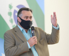 O governador Carlos Massa Ratinho Junior entrega   nesta terca-feira (23),  Vans para 45 municípios  no Programa de Qualificação da Atenção Primária emSaúde acompanhado do  vice-governador Darci Piana, do secretarrio de Estado da Saude, Beto Preto (foto), do Secretaria de Estado da Administração e Previdência, Marcel Micheletto   e do chefe da Casa Civil, Guto Silva.  Curitiba, 23/02/2021. Foto: Geraldo Bubniak/AEN