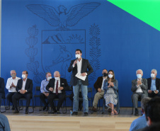 O governador Carlos Massa Ratinho Junior entrega   nesta terca-feira (23),  Vans para 45 municípios  no Programa de Qualificação da Atenção Primária emSaúde acompanhado do  vice-governador Darci Piana, do secretarrio de Estado da Saude, Beto Preto, do Secretaria de Estado da Administração e Previdência, Marcel Micheletto   e do chefe da Casa Civil, Guto Silva.  Curitiba, 23/02/2021. Foto: Geraldo Bubniak/AEN