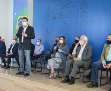 O governador Carlos Massa Ratinho Junior entrega   nesta terca-feira (23),  Vans para 45 municípios  no Programa de Qualificação da Atenção Primária emSaúde acompanhado do  vice-governador Darci Piana, do secretarrio de Estado da Saude, Beto Preto, do Secretaria de Estado da Administração e Previdência, Marcel Micheletto   e do chefe da Casa Civil, Guto Silva.  Curitiba, 23/02/2021. Foto: Geraldo Bubniak/AEN