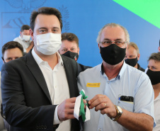 O governador Carlos Massa Ratinho Junior entrega   nesta terca-feira (23),  Vans para 45 municípios  no Programa de Qualificação da Atenção Primária emSaúde acompanhado do  vice-governador Darci Piana, do secretarrio de Estado da Saude, Beto Preto, do Secretaria de Estado da Administração e Previdência, Marcel Micheletto   e do chefe da Casa Civil, Guto Silva.  Curitiba, 23/02/2021. Foto: Geraldo Bubniak/AEN