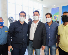 O governador Carlos Massa Ratinho Junior entrega   nesta terca-feira (23),  Vans para 45 municípios  no Programa de Qualificação da Atenção Primária emSaúde acompanhado do  vice-governador Darci Piana, do secretarrio de Estado da Saude, Beto Preto, do Secretaria de Estado da Administração e Previdência, Marcel Micheletto   e do chefe da Casa Civil, Guto Silva.  Curitiba, 23/02/2021. Foto: Geraldo Bubniak/AEN