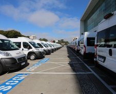 O governador Carlos Massa Ratinho Junior entrega   nesta terca-feira (23),  Vans para 45 municípios  no Programa de Qualificação da Atenção Primária emSaúde acompanhado do  vice-governador Darci Piana, do secretarrio de Estado da Saude, Beto Preto, do Secretaria de Estado da Administração e Previdência, Marcel Micheletto   e do chefe da Casa Civil, Guto Silva.  Curitiba, 23/02/2021. Foto: Geraldo Bubniak/AEN