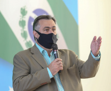 O governador Carlos Massa Ratinho Junior entrega   nesta terca-feira (23),  Vans para 45 municípios  no Programa de Qualificação da Atenção Primária emSaúde acompanhado do  vice-governador Darci Piana, do secretarrio de Estado da Saude, Beto Preto (foto), do Secretaria de Estado da Administração e Previdência, Marcel Micheletto   e do chefe da Casa Civil, Guto Silva.  Curitiba, 23/02/2021. Foto: Geraldo Bubniak/AEN
