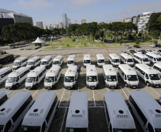 Governador Carlos Massa Ratinho Junior entrega nesta terca-feira (23),  Vans para 45 municípios  no Programa de Qualificação da Atenção Primária emSaúde . -  Curitiba, 23/02/2021. Foto: Jonathan Campos/AEN