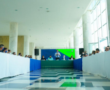 Encontro promovido pelo Governo do Estado contou com a participação dos deputados estaduais que representam a região. Reunião também abordou a retomada da economia e a contenção do novo coronavírus.
