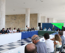 Encontro promovido pelo Governo do Estado contou com a participação dos deputados estaduais que representam a região. Reunião também abordou a retomada da economia e a contenção do novo coronavírus.
