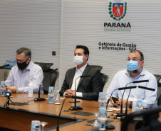 O governador Carlos Massa Ratinho Junior participa   nesta quarta-feira (24), da reuniao do Conselho de Secretarias Municipais de Saúde do Paraná (Cosems-PR ) acompanhado com o Secretario de Estado da Saude, Beto Preto e do Secretario de Estado da Comunicação e da Cultura,   João Evaristo Debiasi  Curitiba, 24/02/2021. Foto: Geraldo Bubniak/AEN