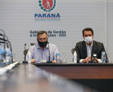 O governador Carlos Massa Ratinho Junior participa   nesta quarta-feira (24), da reuniao do Conselho de Secretarias Municipais de Saúde do Paraná (Cosems-PR ) acompanhado com o Secretario de Estado da Saude, Beto Preto e do Secretario de Estado da Comunicação e da Cultura,   João Evaristo Debiasi  Curitiba, 24/02/2021. Foto: Geraldo Bubniak/AEN