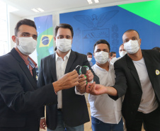 O governador Carlos Massa Ratinho Junior entrega   nesta quarta-feira (24),  29 Caminhões Pipa, Compactadores de Lixo e ColetaSeletiva,  acompanhado  do Secretário do Desenvolvimento Sustentável e do Turismo,  Marcio Nunes do Secretaria de Estado da Administração e Previdência, Marcel Micheletto   e do chefe da Casa Civil, Guto Silva.  Curitiba, 24/02/2021. Foto: Geraldo Bubniak/AEN