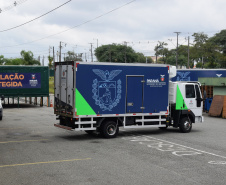 As doses chegaram no aeroporto de São José dos Pinhais na manhã desta quarta-feira e já foram encaminhadas para o Cemepar para o registro, armazenamento em câmara fria com temperatura entre 2 e 8 graus e organização para distribuição entre as Regionais de Saúde do Estado.  Foto: Antonio Americo/SESA