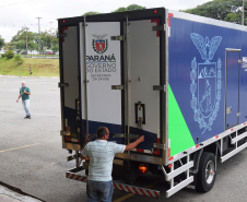 As doses chegaram no aeroporto de São José dos Pinhais na manhã desta quarta-feira e já foram encaminhadas para o Cemepar para o registro, armazenamento em câmara fria com temperatura entre 2 e 8 graus e organização para distribuição entre as Regionais de Saúde do Estado.  Foto: Antonio Americo/SESA