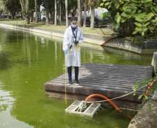 A Sanepar está fazendo estudos de aplicação da tecnologia de nanobolhas para melhorar a qualidade da água das lagoas do Passeio Público, em Curitiba.  -  Foto: André Thiago