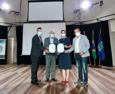 O município de São José dos Pinhais será mais uma cidade-polo da agência do Governo do Estado de promoção e prospecção de novos negócios e investimentos. Termo de cooperação entre a Invest Paraná e o município foi assinado nesta quarta-feira (24).