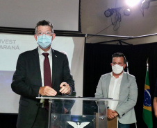 O município de São José dos Pinhais será mais uma cidade-polo da agência do Governo do Estado de promoção e prospecção de novos negócios e investimentos. Termo de cooperação entre a Invest Paraná e o município foi assinado nesta quarta-feira (24).