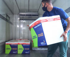 Distribuição das novas doses de vacinas contra a Covid-19 para as 22 Regionais de Saúde.  -  Curitiba, 25/02/2021  -  Foto: José Fernando Ogura/AEN