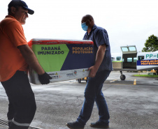Distribuição das novas doses de vacinas contra a Covid-19 para as 22 Regionais de Saúde.  -  Curitiba, 25/02/2021  -  Foto: José Fernando Ogura/AEN